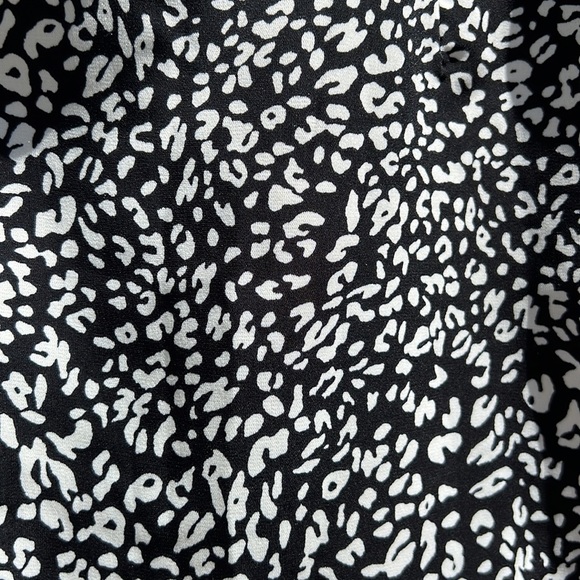 Black and white printed mini skirt with flounce hem and built-in shorts - Picture 3 of 3